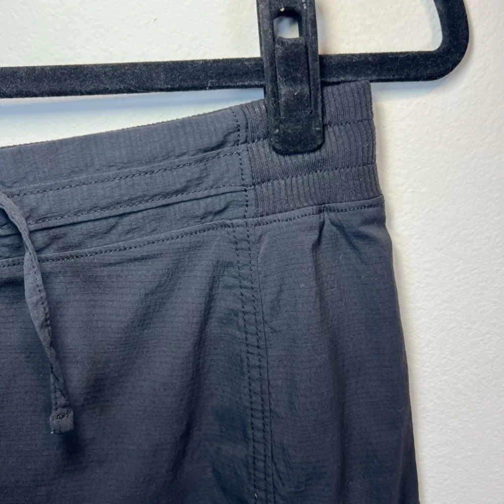 Athleta Trekkie Nylon Cargo Skort Black Pockets Shorts Lined Hiking Golf  Size 6